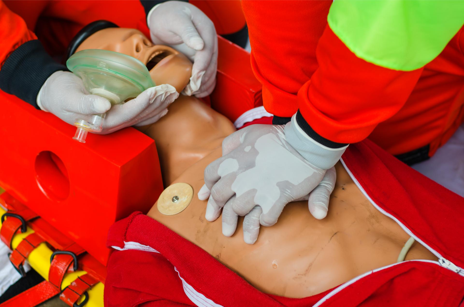 Lifesaving simulation with mannequins